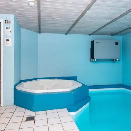 12 Person In Holiday home